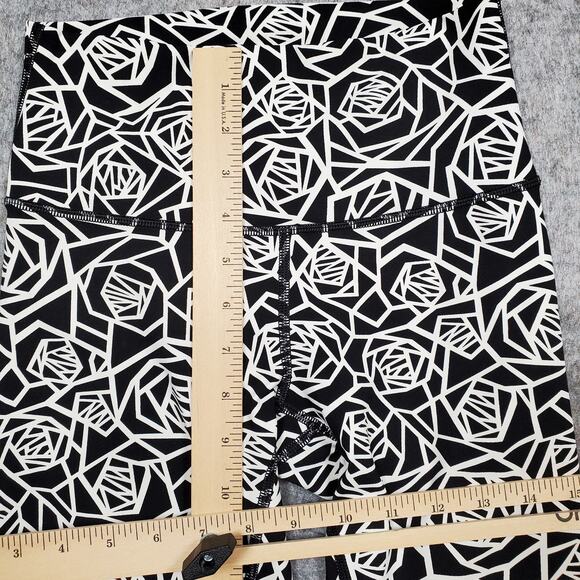 Lululemon Leggings Size 4 Cropped Womens Mosaic Roses Run Athletic Gym Workout - Picture 3 of 9